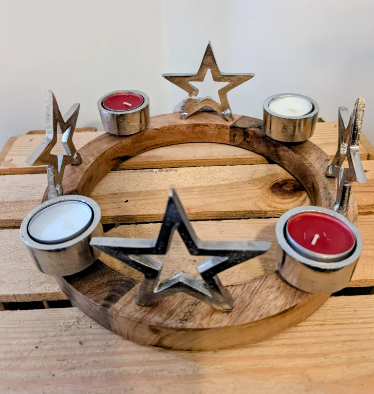 Wooden ring star and tea light holder