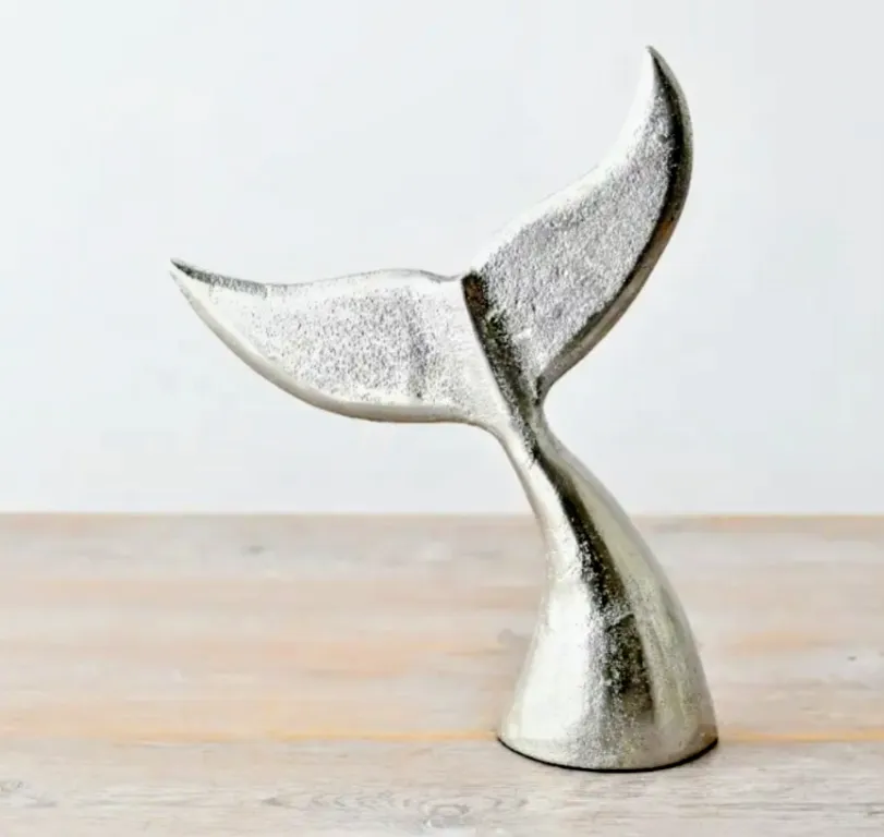 Silver effect whale tail